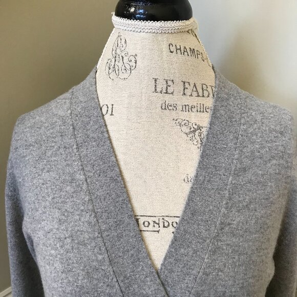 Neiman Marcus Cardigan Sweater Womens Medium Cashmere Button Down Long Sleeve - Picture 4 of 9